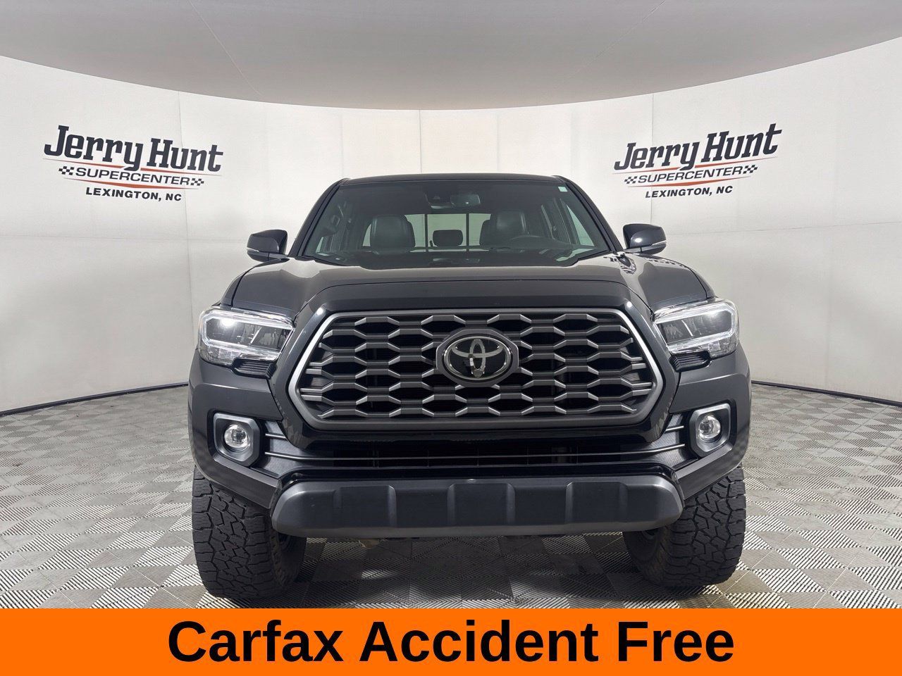 Used 2021 Toyota Tacoma TRD Off-Road w/ TRD Premium Off Road Package AWD/4WD image 3