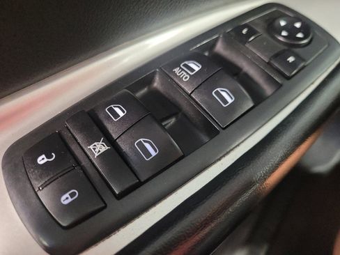 Used 2019 Dodge Journey SE image 27