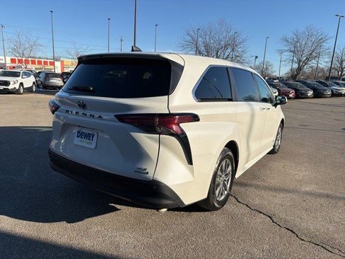Used 2021 Toyota Sienna XLE image 5
