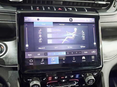 Used 2021 Jeep Grand Cherokee L Overland w/ Luxury Tech Group IV image 22