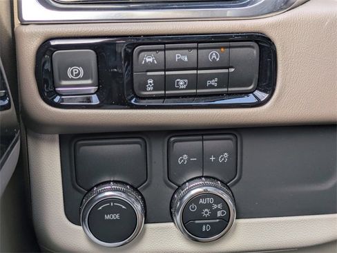 Used 2025 GMC Yukon Denali image 29