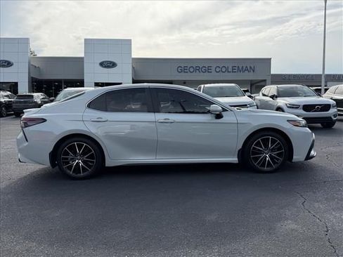 Used 2023 Toyota Camry SE FWD image 3