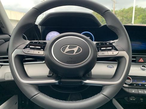 New 2025 Hyundai Elantra Limited image 41