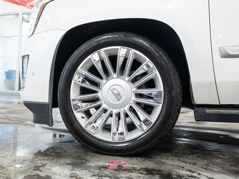 Used 2018 Cadillac Escalade ESV Platinum AWD/4WD image 10
