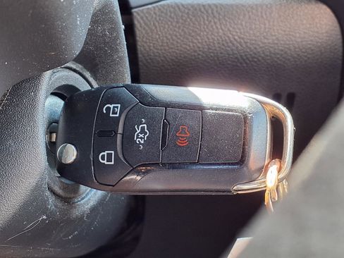 Used 2016 Ford Fusion SE FWD image 21