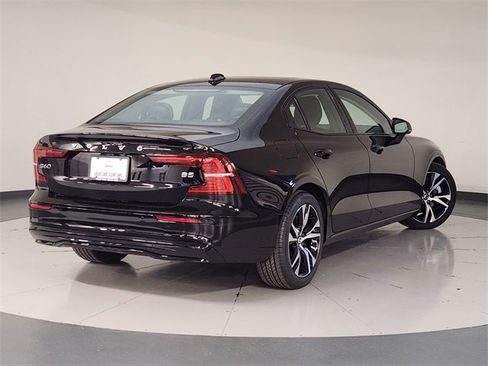 Used 2024 Volvo S60 B5 Core image 2