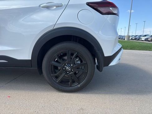 Used 2024 Nissan Kicks SR FWD image 13