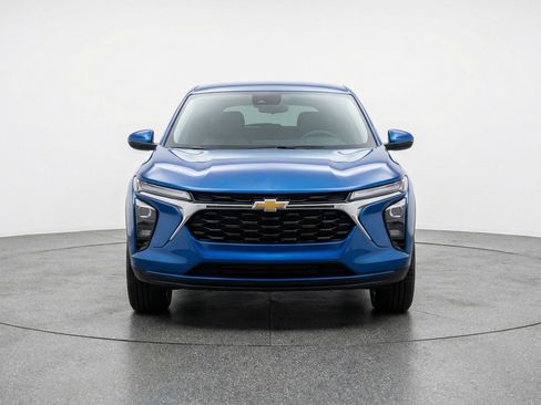 Used 2025 Chevrolet Blazer LT image 2