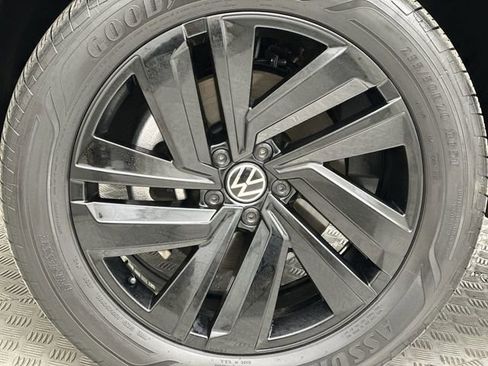 Certified 2023 Volkswagen Atlas Cross Sport SE w/ Panoramic Sunroof Package image 11