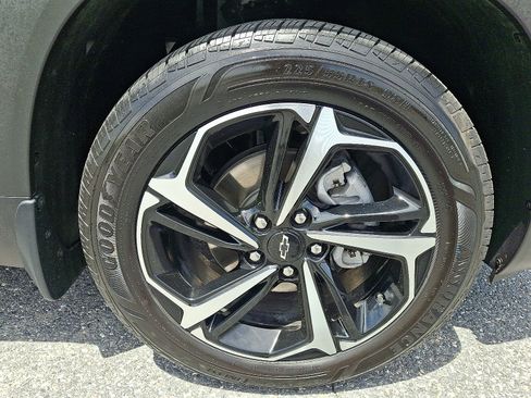 Used 2023 Chevrolet TrailBlazer RS w/ Convenience Package AWD/4WD image 9