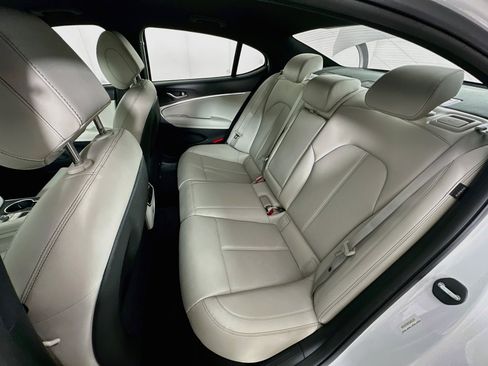 Used 2025 Genesis G70 2.5T RWD image 27