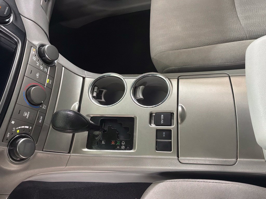 Used 2013 Toyota Highlander FWD w/ Cold Weather Pkg image 16