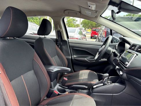 Used 2022 Nissan Versa SR FWD image 10
