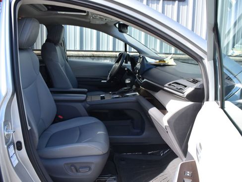 Used 2021 Toyota Sienna XLE AWD/4WD image 25