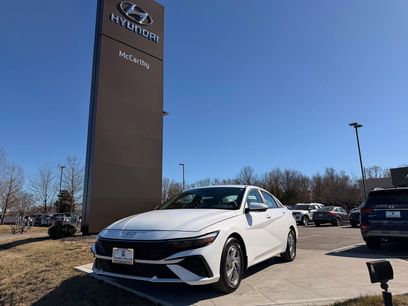 Used 2024 Hyundai Elantra SE