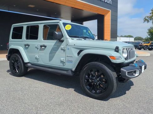 Used 2024 Jeep Wrangler Unlimited Sahara w/ Technology Group AWD/4WD image 2