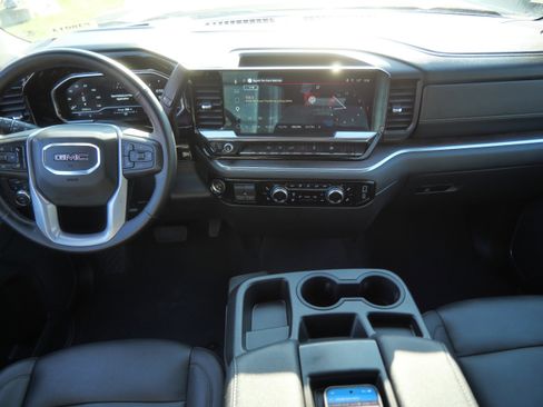 Used 2025 GMC Sierra 1500 SLT image 10