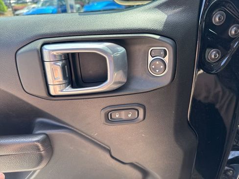 Used 2025 Jeep Wrangler Unlimited Sport AWD/4WD image 20