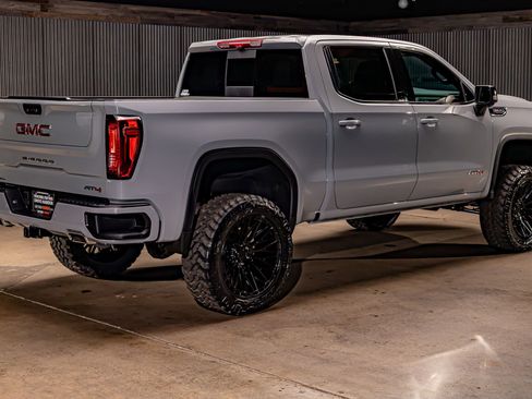 Used 2025 GMC Sierra 1500 AT4 w/ Technology Package image 10