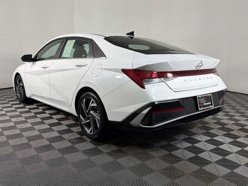 Used 2025 Hyundai Elantra SEL FWD image 2