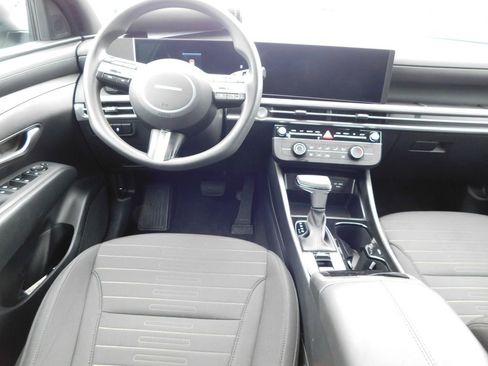 Used 2025 Hyundai Santa Cruz SE FWD image 17
