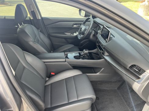 Certified 2025 Nissan Rogue SV w/ SV Premium Package FWD image 17
