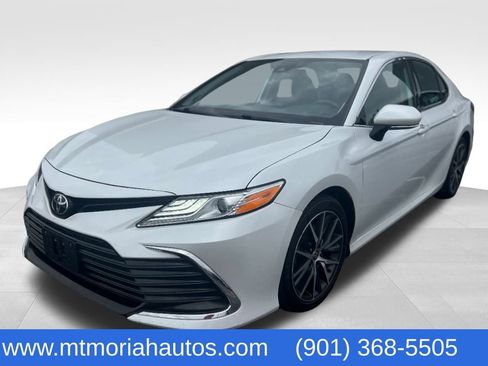 Used 2021 Toyota Camry XLE image 1
