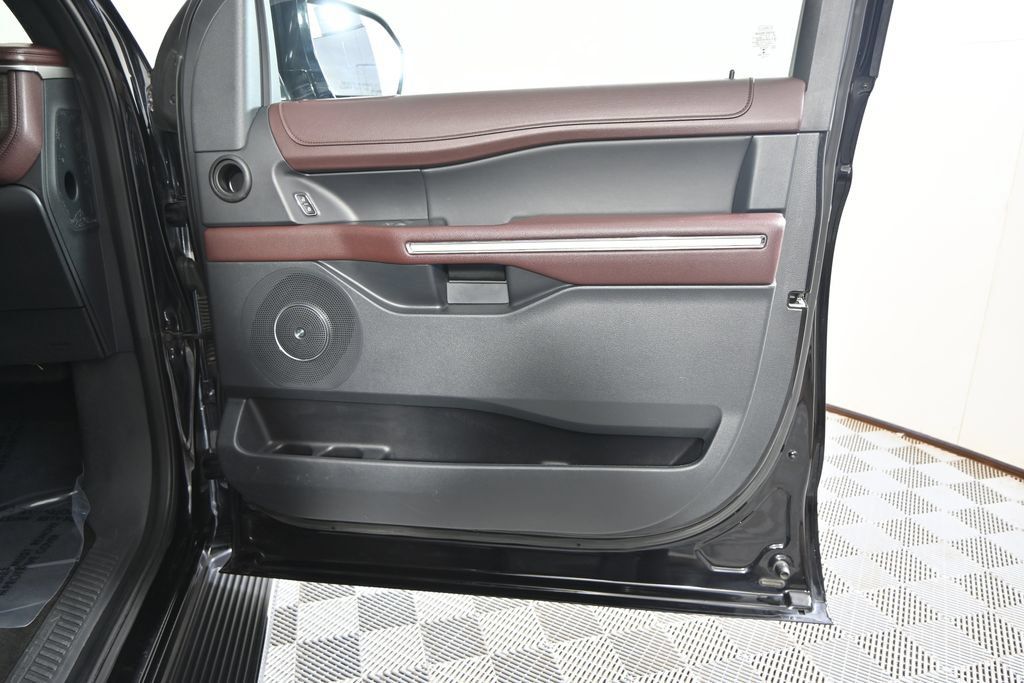 Used 2022 Ford Expedition Max Limited AWD/4WD image 12