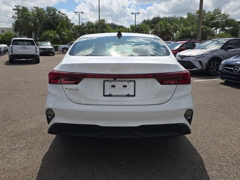 Certified 2024 Kia Forte LXS FWD image 7