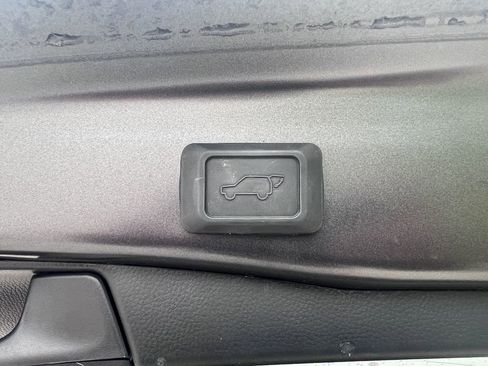 Used 2023 Toyota RAV4 XLE Premium image 16