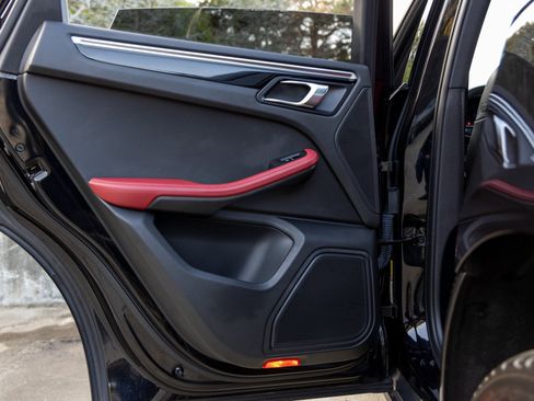 Certified 2023 Porsche Macan image 35