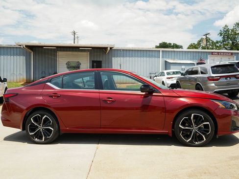 Used 2023 Nissan Altima 2.5 SR AWD/4WD image 3