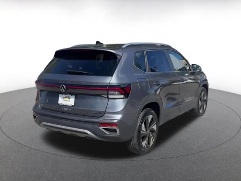 Used 2025 Volkswagen Taos SE image 12