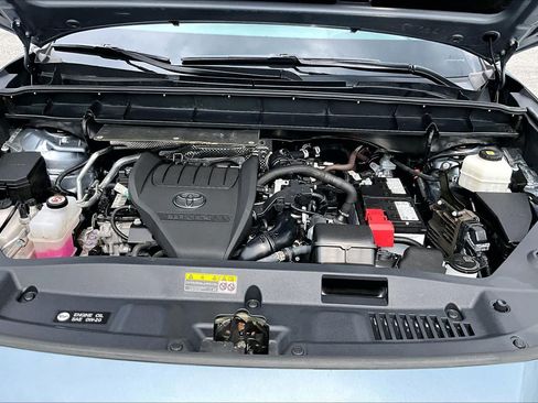 Used 2024 Toyota Highlander XLE AWD/4WD image 32