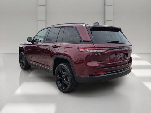 Certified 2024 Jeep Grand Cherokee Limited w/ Luxury Tech Group II AWD/4WD image 3
