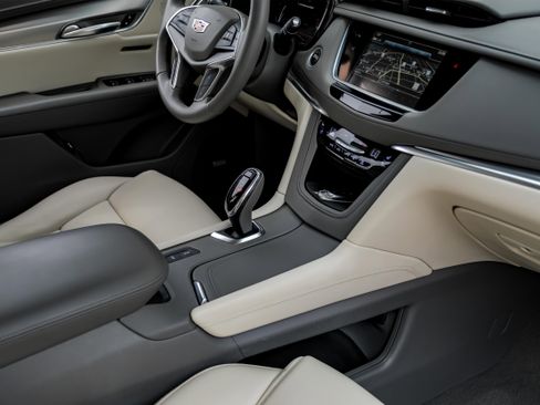 Used 2018 Cadillac XT5 Premium Luxury w/ Driver Assist Package image 25