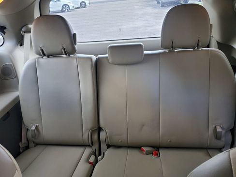 Used 2014 Toyota Sienna Limited w/ Limited Premium Package AWD/4WD image 32