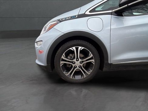 Used 2017 Chevrolet Bolt Premier w/ Driver Confidence II Package image 27