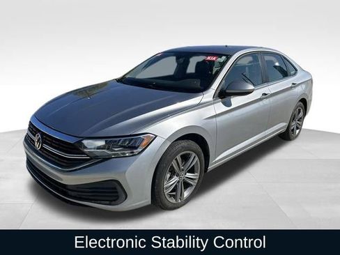 Used 2022 Volkswagen Jetta SE image 4