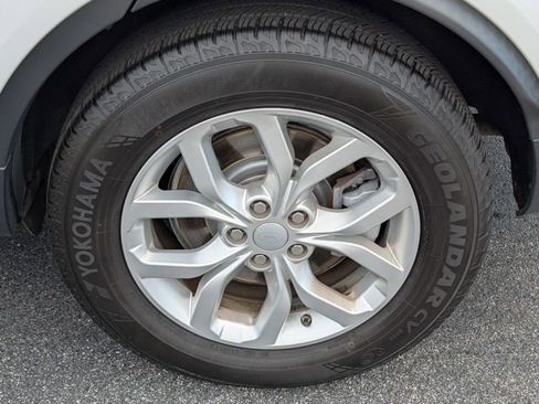 Used 2020 Land Rover Discovery SE image 28