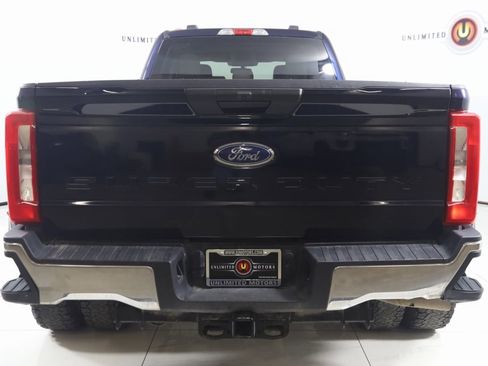 Used 2023 Ford F350 XLT image 39
