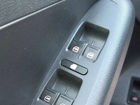 Used 2012 Volkswagen Jetta SE FWD image 24