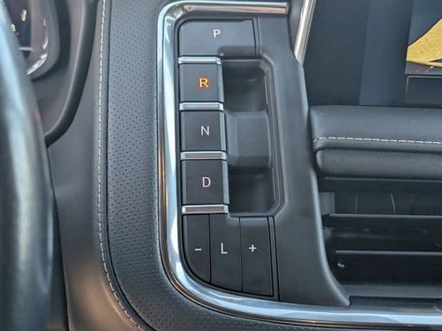 Used 2022 Chevrolet Suburban Premier image 19