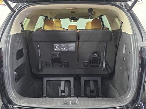 Used 2024 Kia Carnival EX FWD image 41