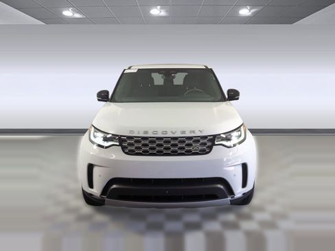 Certified 2025 Land Rover Discovery S image 5