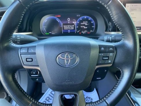 Used 2024 Toyota Crown AWD/4WD image 9