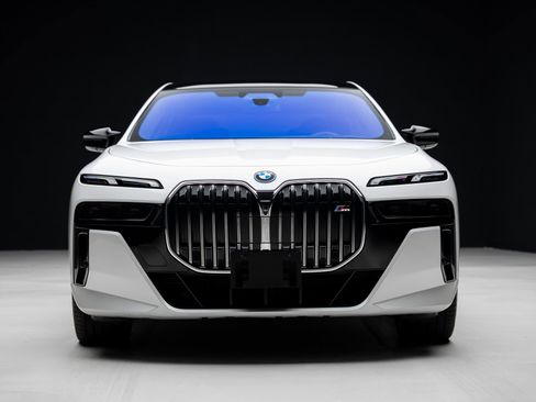 Used 2024 BMW i7 M70 AWD/4WD image 8