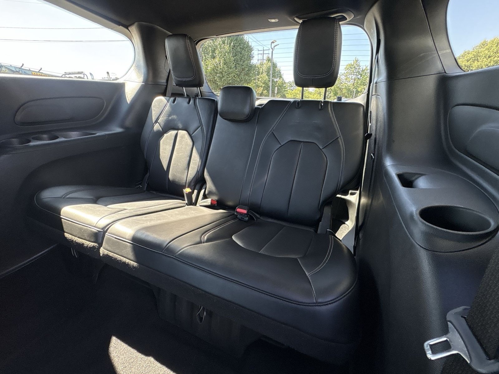 Used 2025 Chrysler Pacifica Select FWD image 26