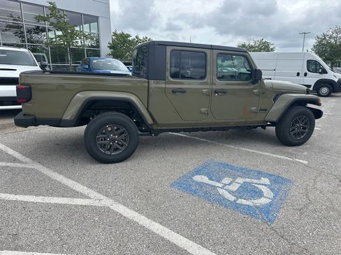 New 2025 Jeep Gladiator Sport image 31