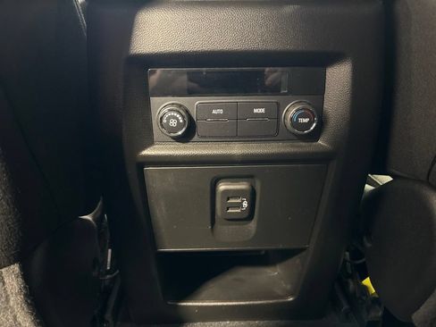 Used 2023 Chevrolet Traverse LT AWD/4WD image 40